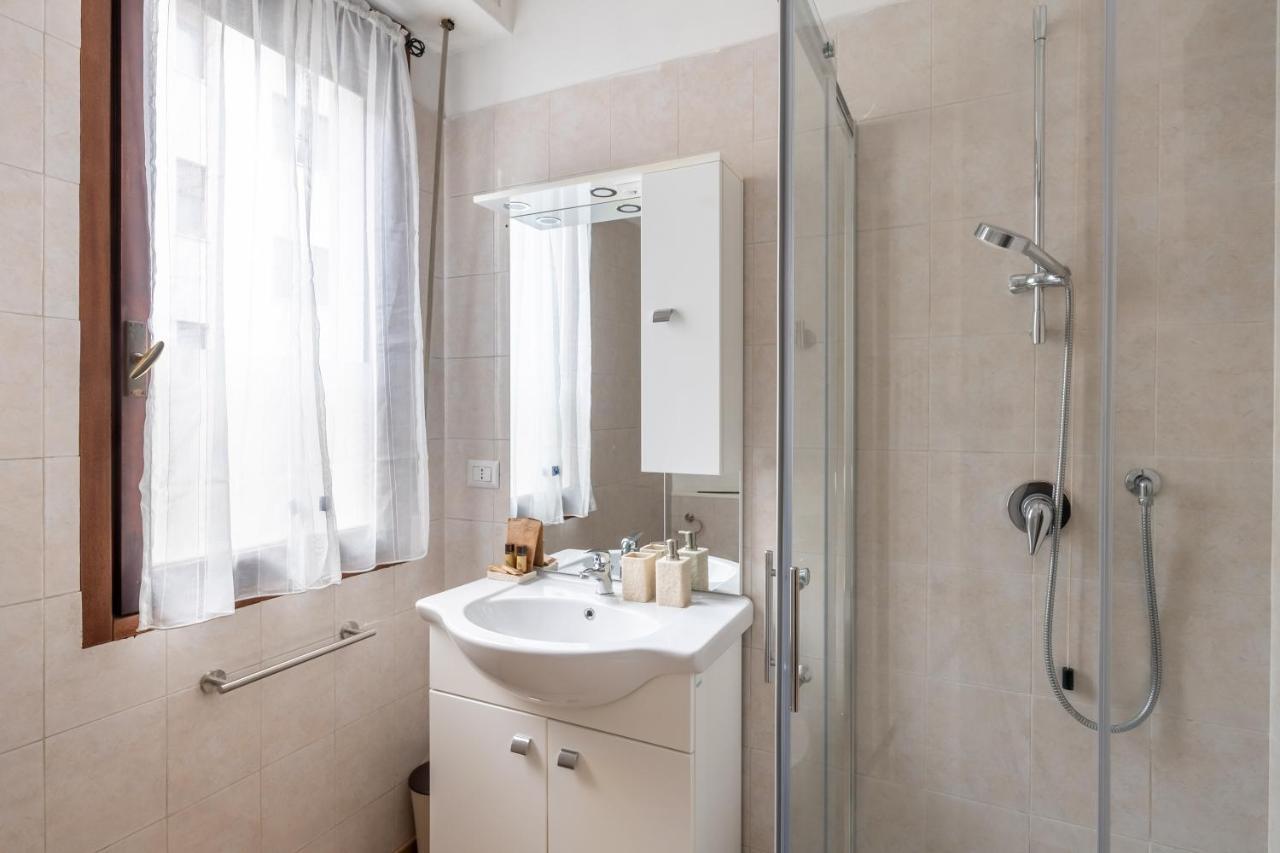 Suite 1,2 Porta Milano Centro Parking Free المظهر الخارجي الصورة